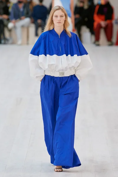 Look 28